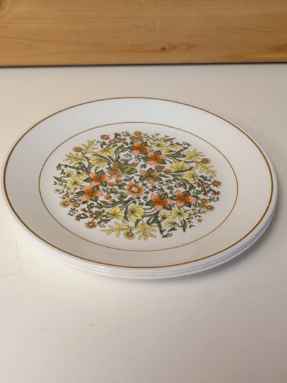 4 VTG. Corelle 